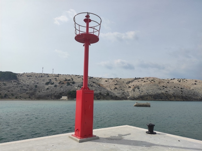 Postavljanje lučkog svjetla Luka Melak, glava lukobrana